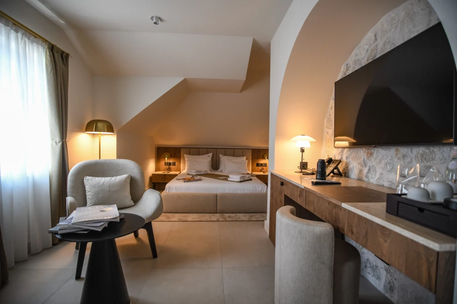 Bright and Airy Room with Modern Design in Luxury Villa