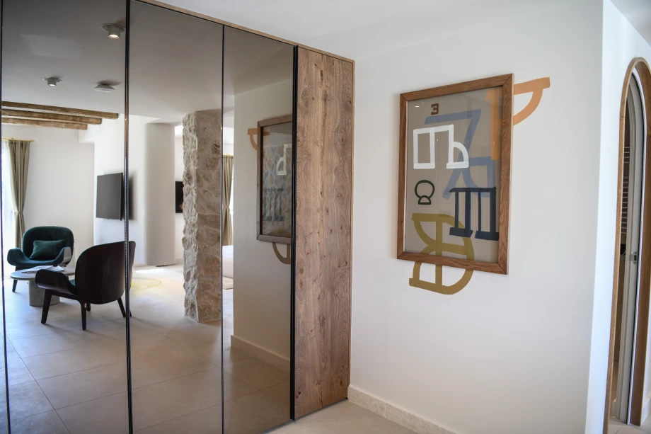 Spacious Closet with Elegant Storage in Luxury Villa