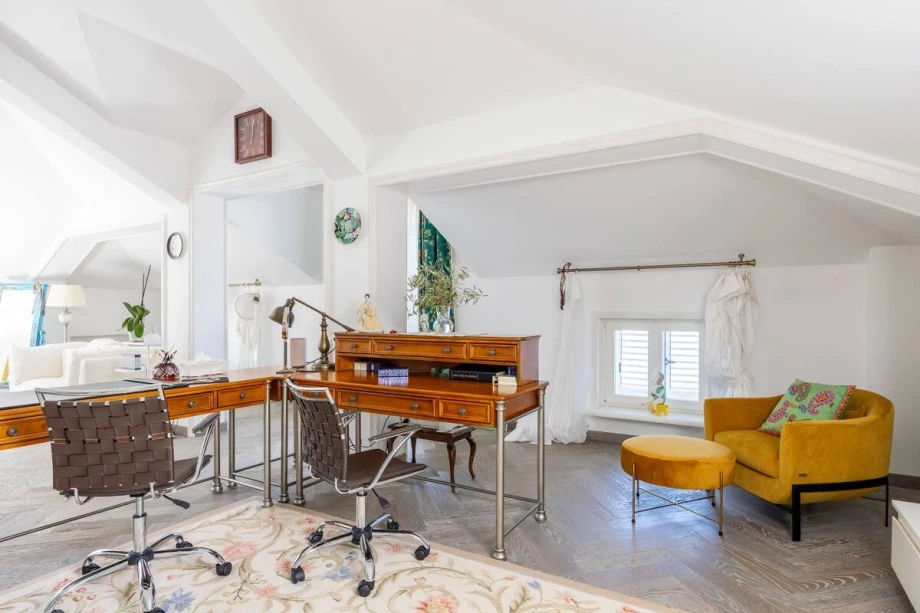 Cozy Villa Corner Designed for Quiet Work and Relaxation