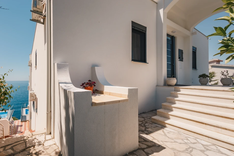 Private Gated Entrance – 7-Bedroom Beachfront Villa