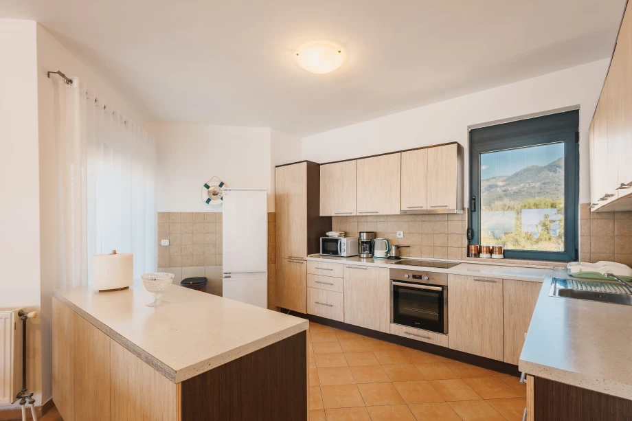 Fully Equipped Kitchen – 7-Bedroom Beachfront Villa