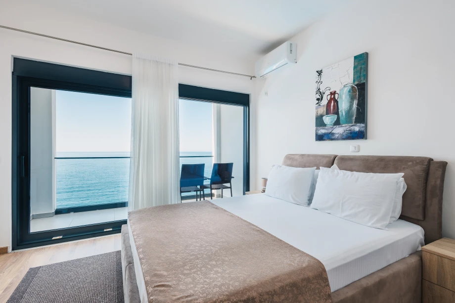 Double Bed with Sea View – 7-Bedroom Beachfront Villa