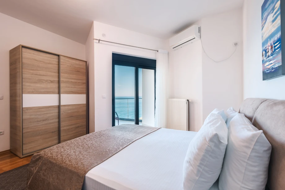 Double Bed with Sea View – 7-Bedroom Beachfront Villa