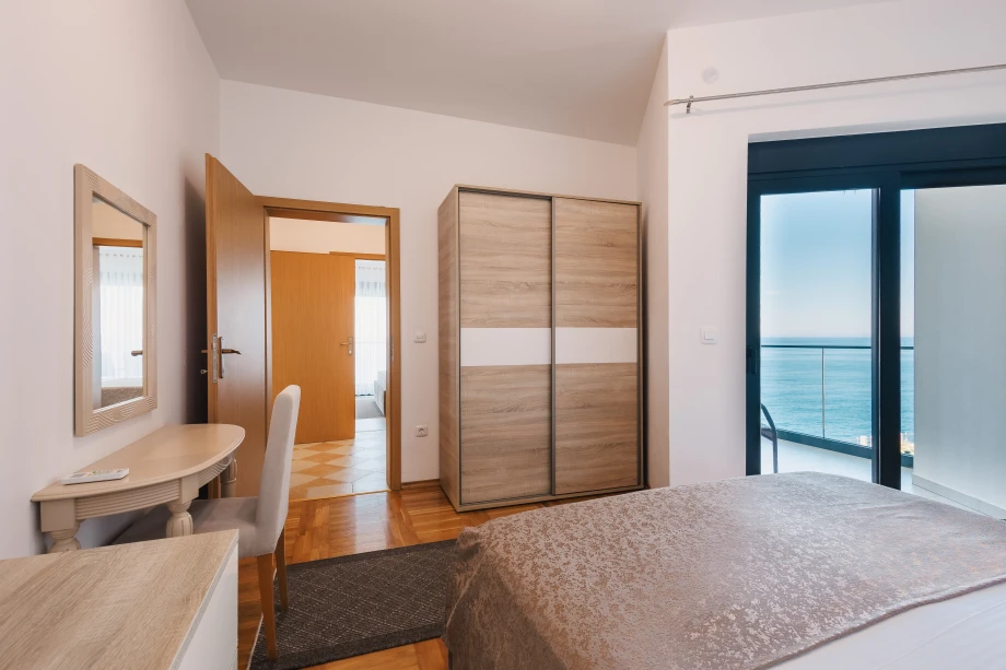 Double Bed with Sea View – 7-Bedroom Beachfront Villa