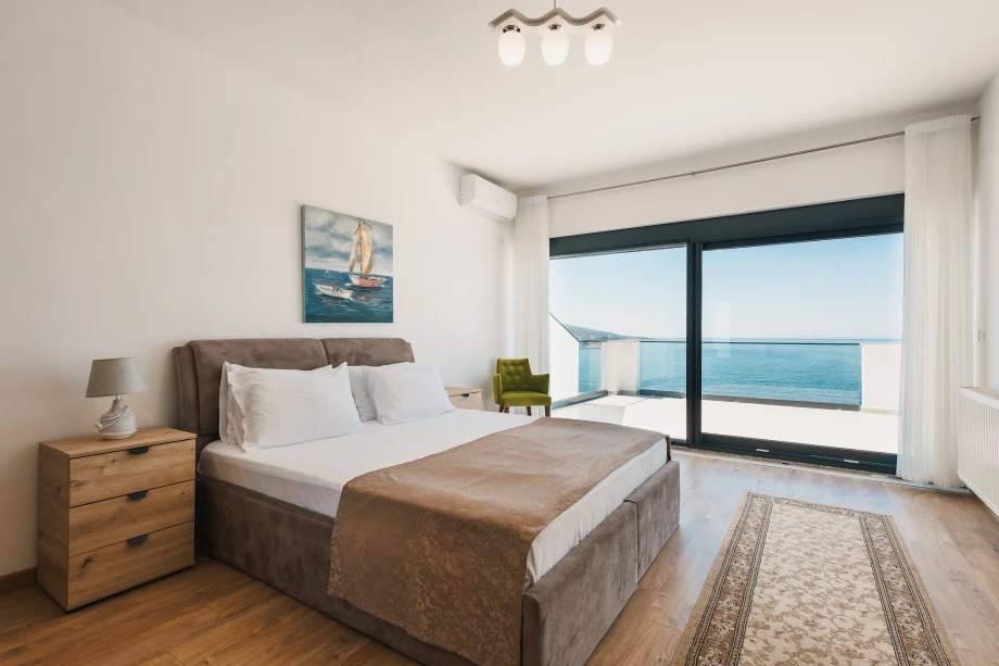 Double Bed with Sea View – 7-Bedroom Beachfront Villa