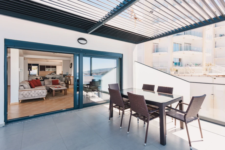 Outdoor Dining with Panoramic Sea View