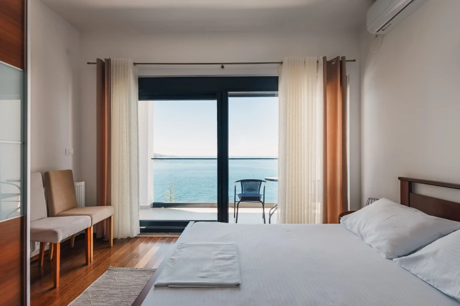 bedroom with sea view