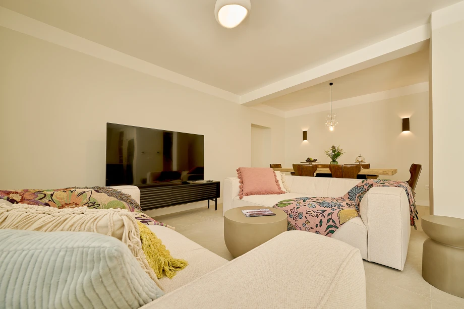 Cozy & Stylish Living Room View