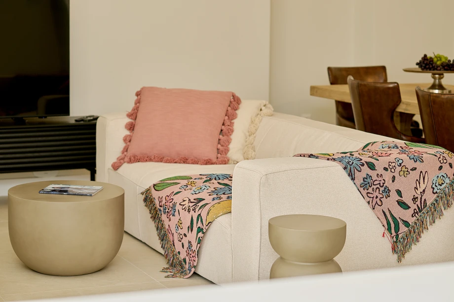 The Perfect Layout for Entertaining: Living Area with Integrated Kitchen