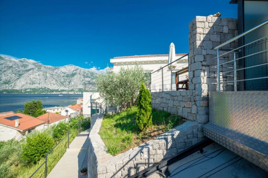 Villa Lume – Elegant Coastal Retreat with Sea View, Terrace & Garden