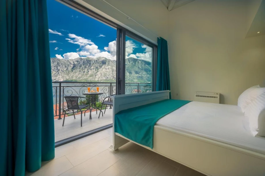 Villa Lume – Cozy Bedroom with Terrace Access