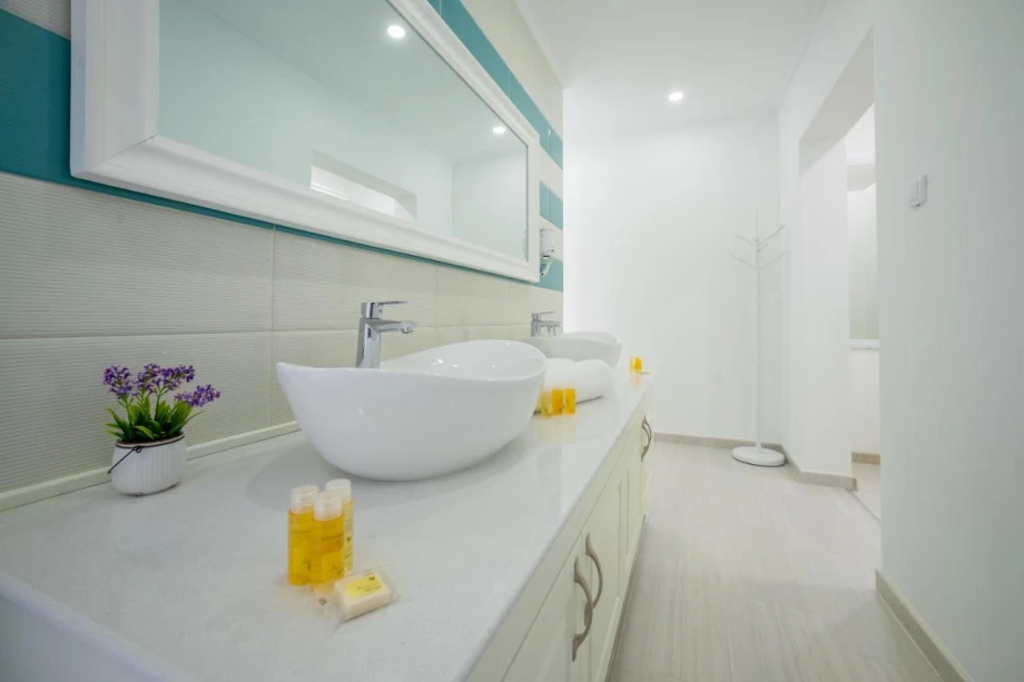 Villa Lume – Bright and Functional Bath Space