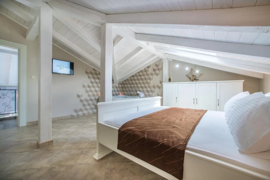 Villa Lume – Elegant Bedroom with Modern Comforts