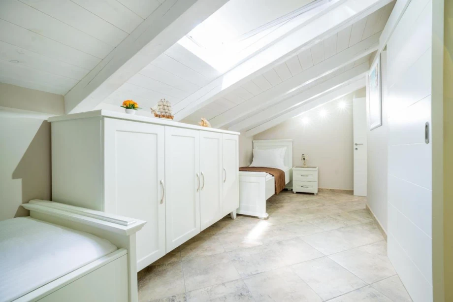 Villa Lume – Elegant Bedroom with Modern Comforts