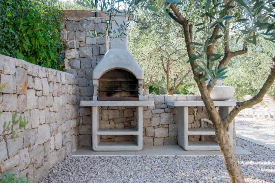 Villa Lume – Barbecue Area for Outdoor Dining