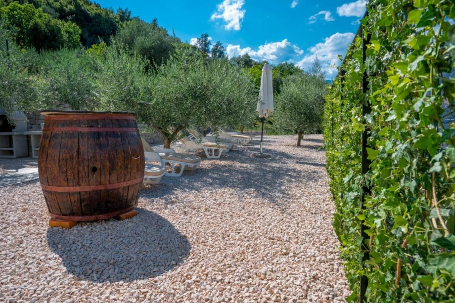 Villa Lume – Outdoor Lounge Area with Sun Loungers