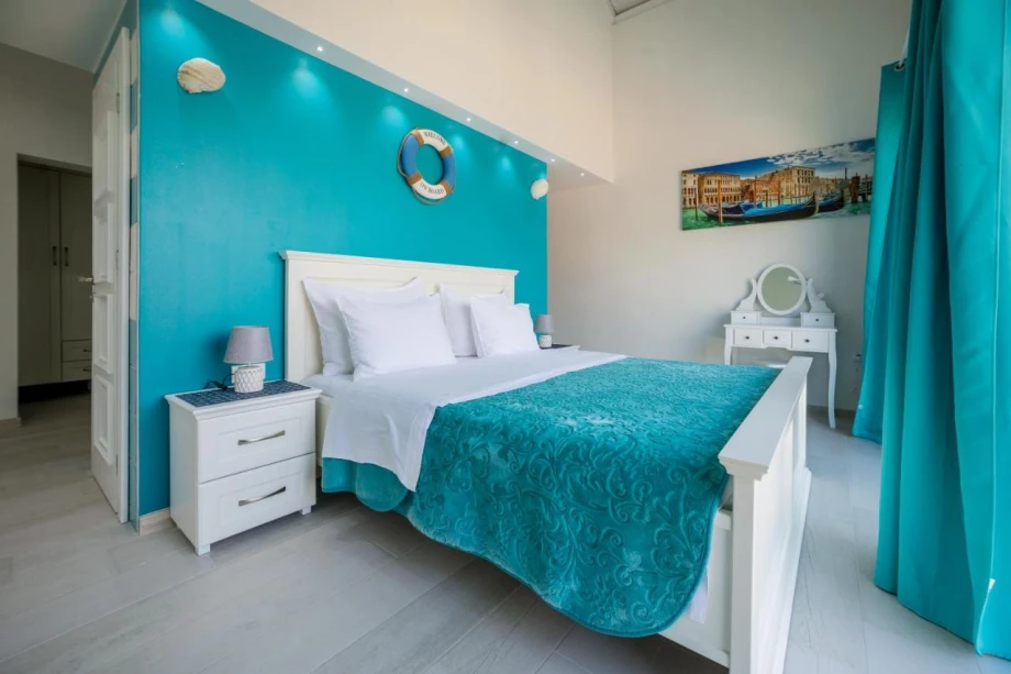 Villa Lume – Double Bedroom with Panoramic Views