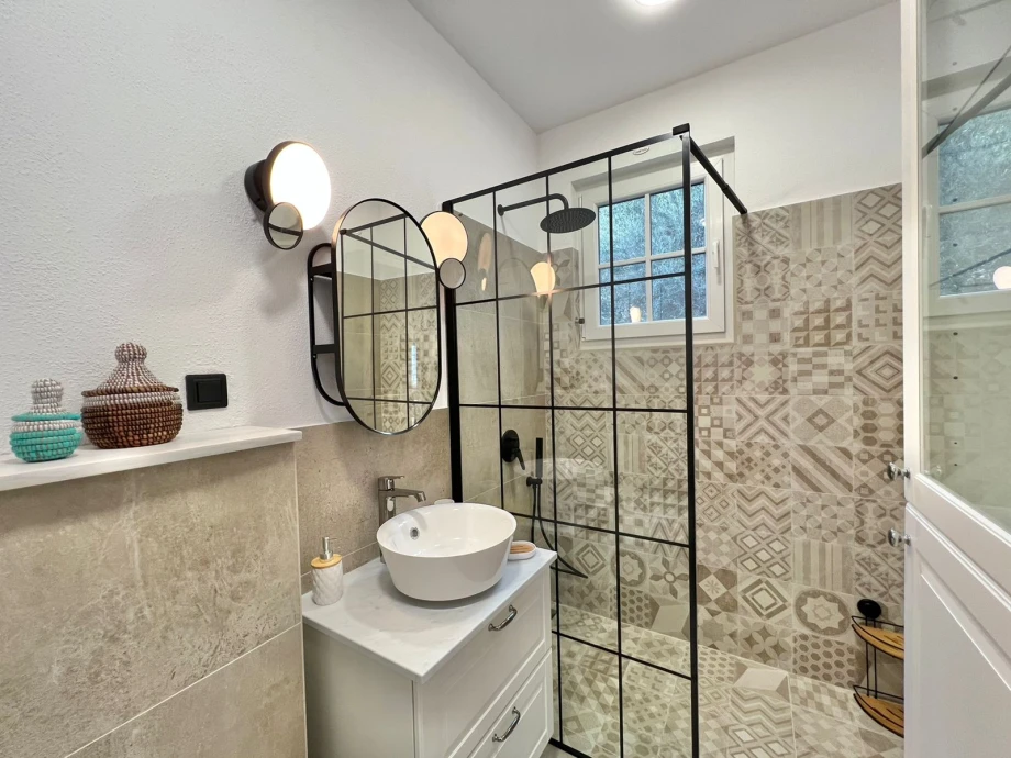 Tranquil Bay Retreat