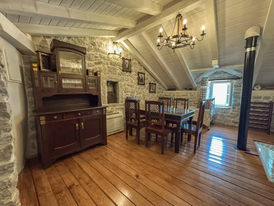 Villa Zephyr – Stylish Living Space with Vintage Charm