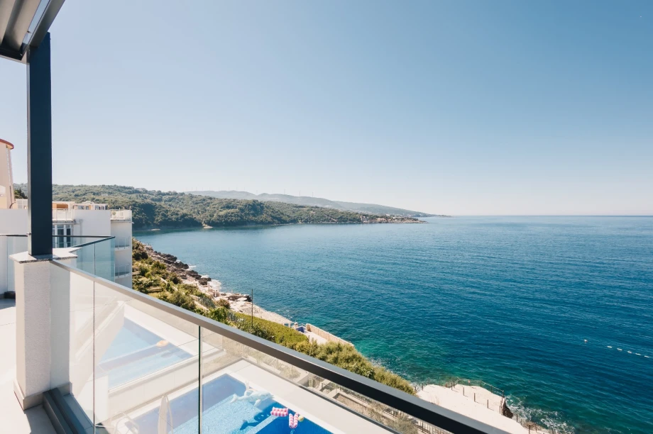 Coastal Grandeur from Every Angle