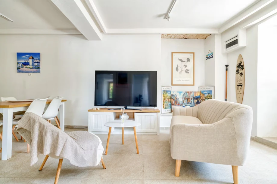 Spacious and Stylish Living Room