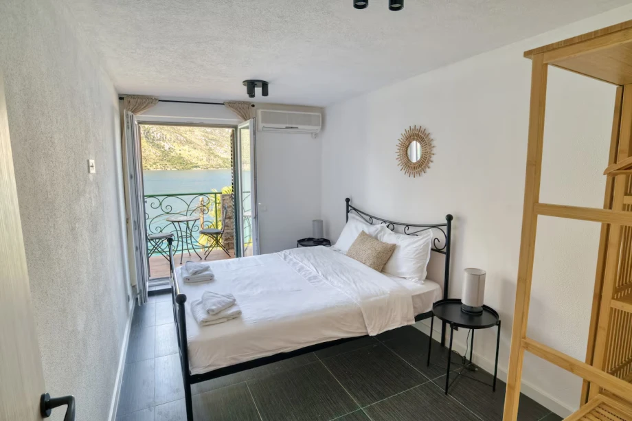 Elegant Double Bedroom with Cozy Ambiance