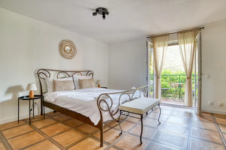 Elegant Double Bedroom Retreat