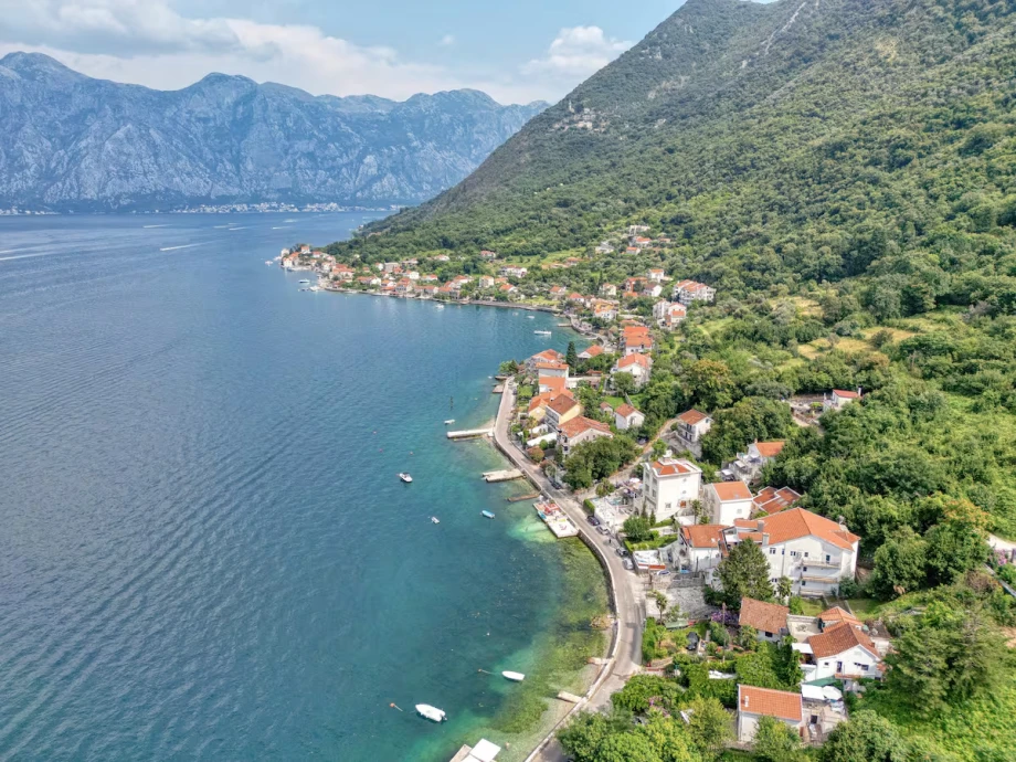 Breathtaking Coastal Views and Scenic Surroundings