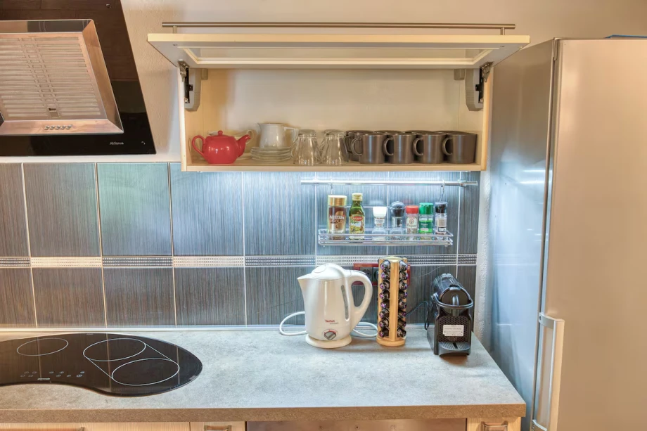 Fully Equipped Modern Kitchen for Effortless Cooking