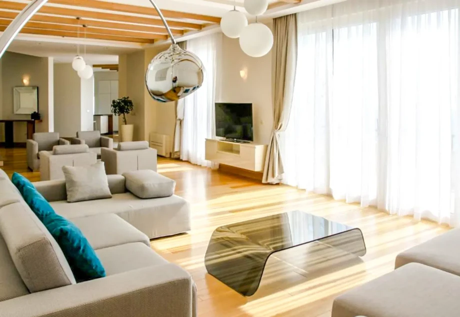 Spacious Contemporary Villa Living Room