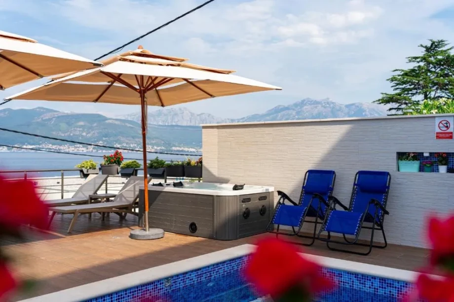 Outdoor Jacuzzi with Sea View Terrace