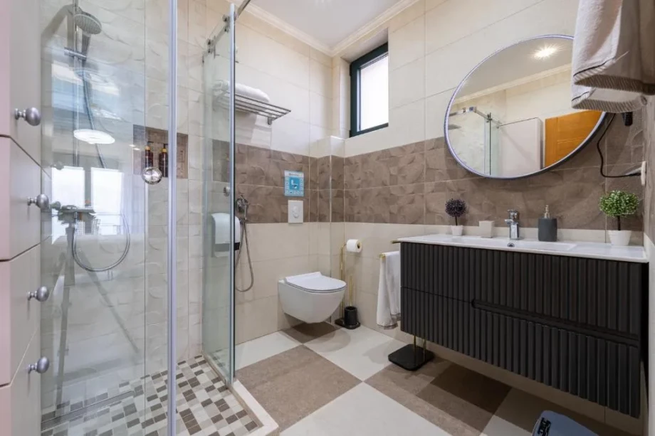 Modern Bathroom with Stylish Fixtures