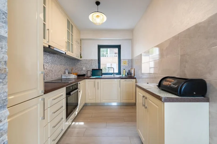Fully Equipped Kitchen with Modern Appliances and Stylish Design