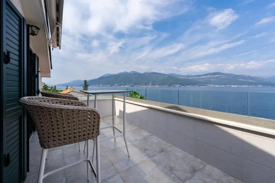 Balcony with Panoramic Bay Views and Outdoor Seating