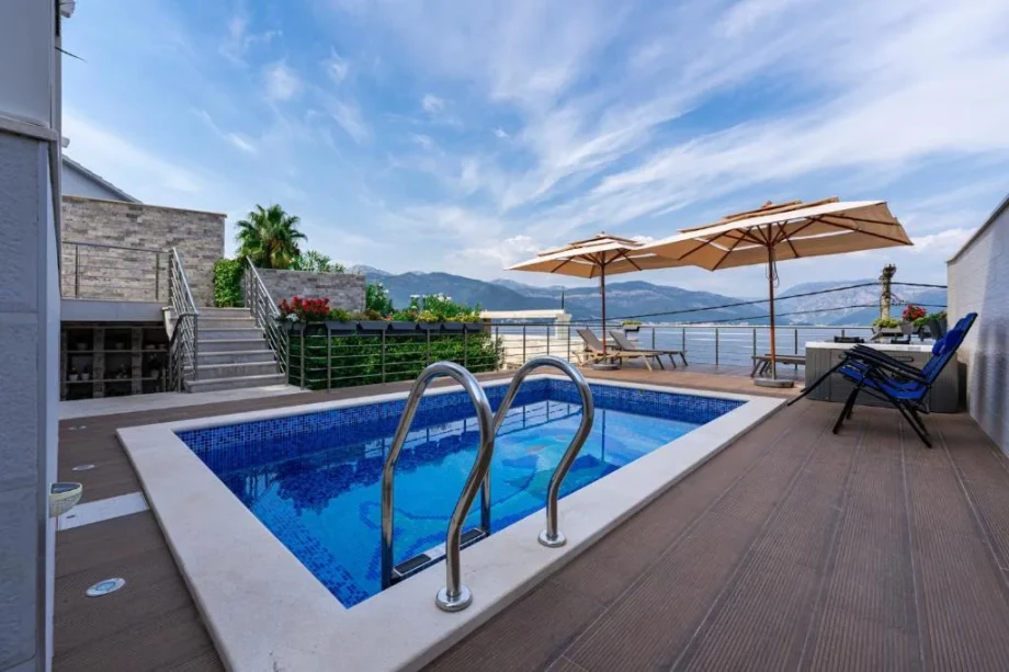 Poolside Perspective