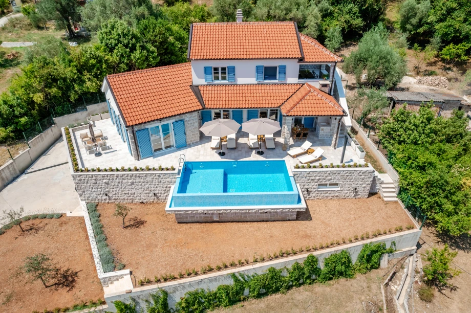 Villa Blue Vida Outdoor Full View