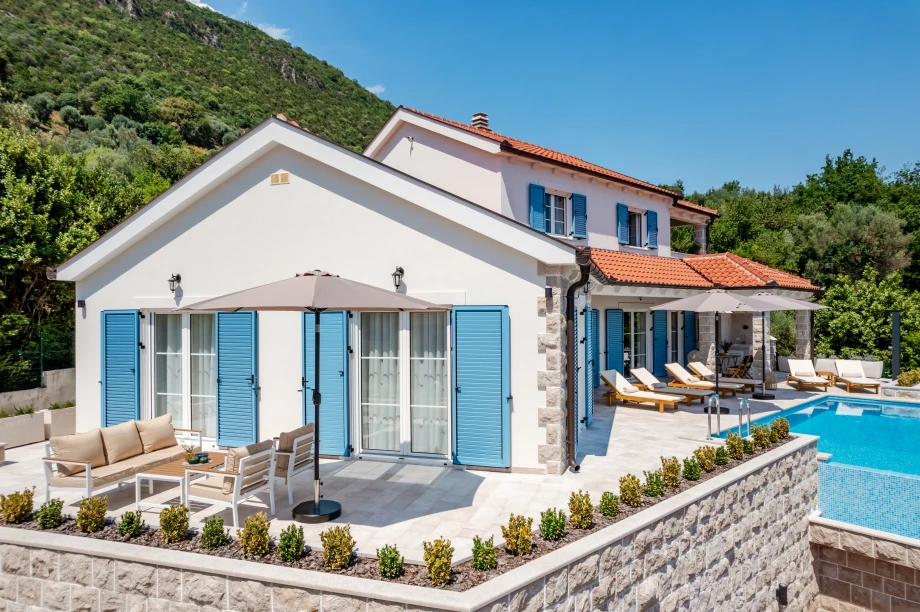 Villa Blue Vida Elegant Exterior