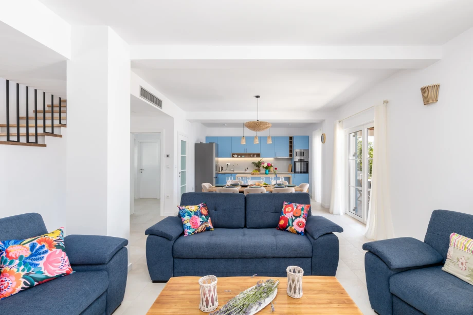 Living Room with Modern Lounge Seating