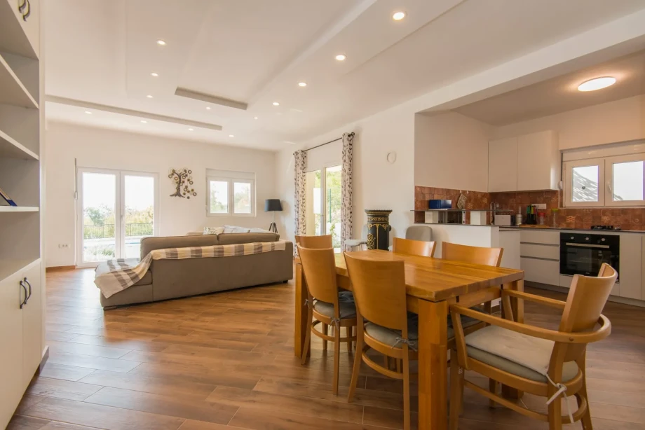 Villa Serenata Dining Area with Wooden Table & Open Living Layout