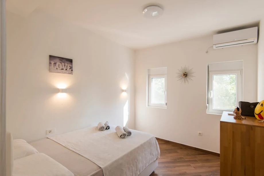 Bedroom with Double Bedding