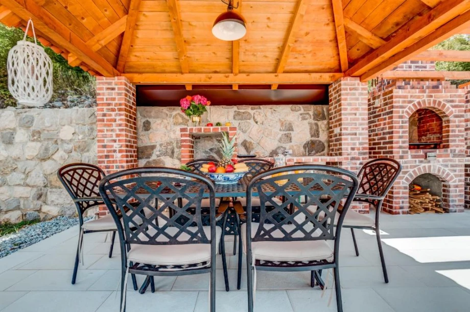 Peaceful Summer Garden Retreat