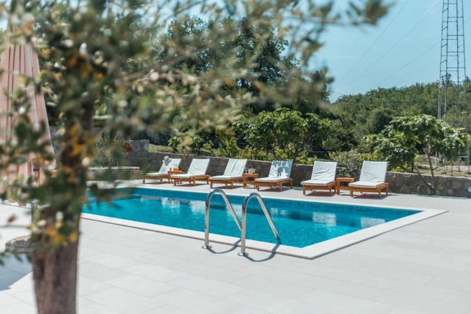 Poolside Lounge & Sunbeds