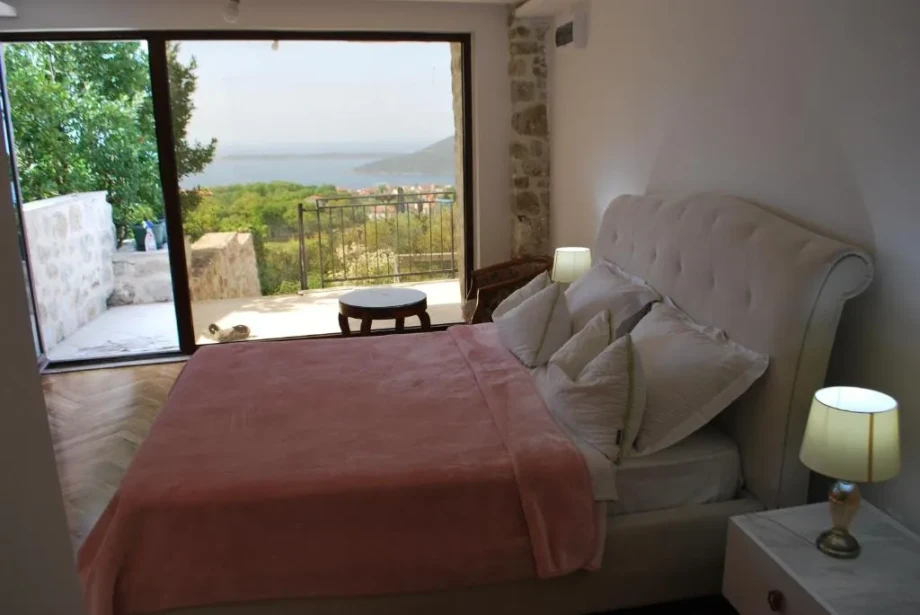 Bedroom with double bed