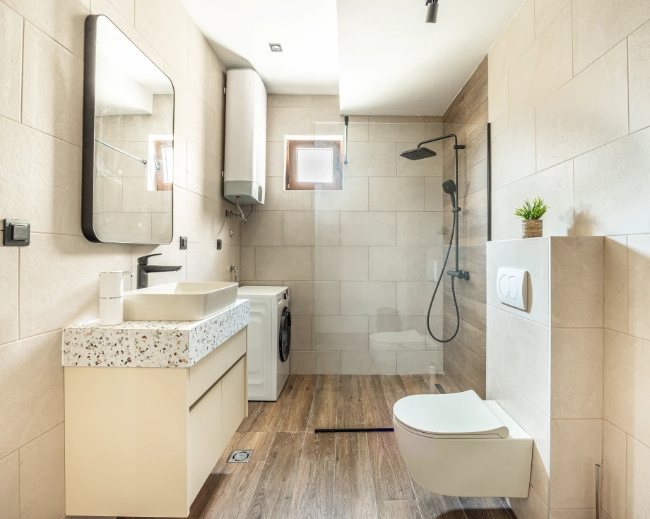 Luxury Bathroom with Modern Fixtures