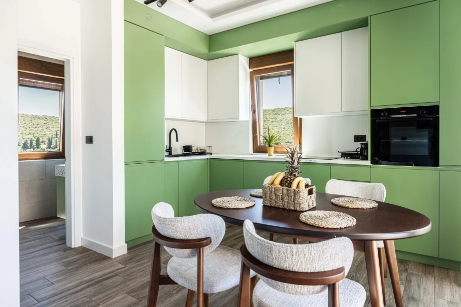 Light‑Filled Villa Kitchen