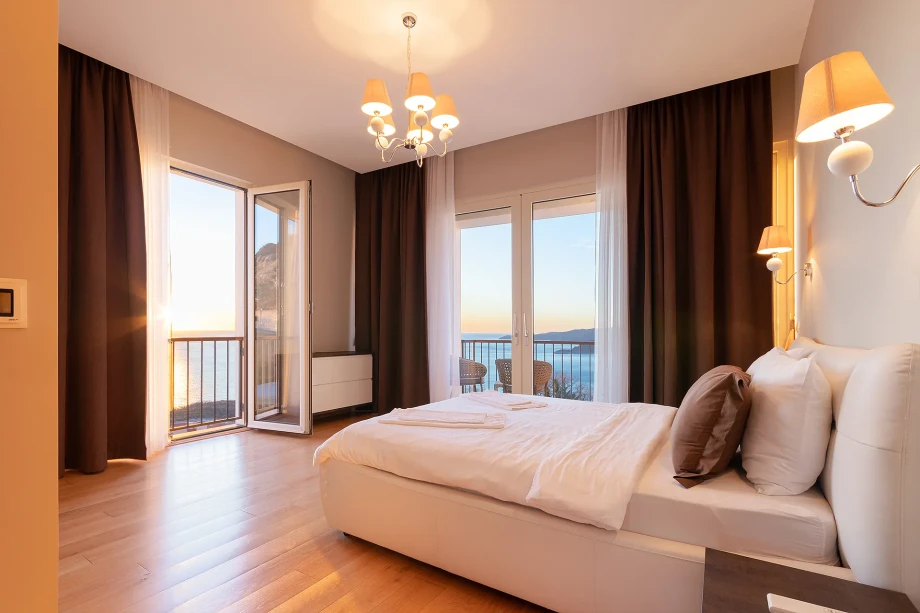 Master bedroom with panoramic sea view
