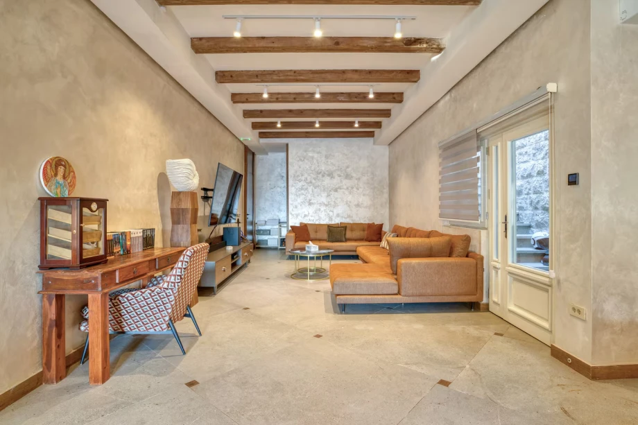 Villa Riviera Privata — Home Office Area Adjacent to Living Lounge