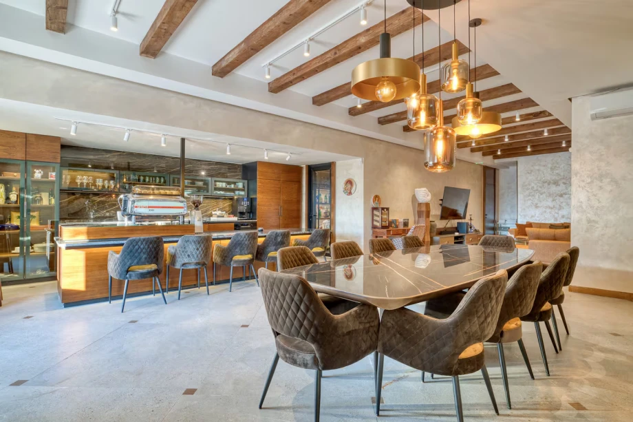 Villa Riviera Privata — Open-Plan Dining Area with Adjacent Kitchen