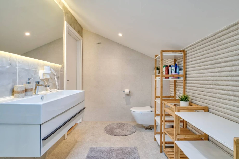 Villa Riviera Privata — Interior Bathroom with Contemporary Design