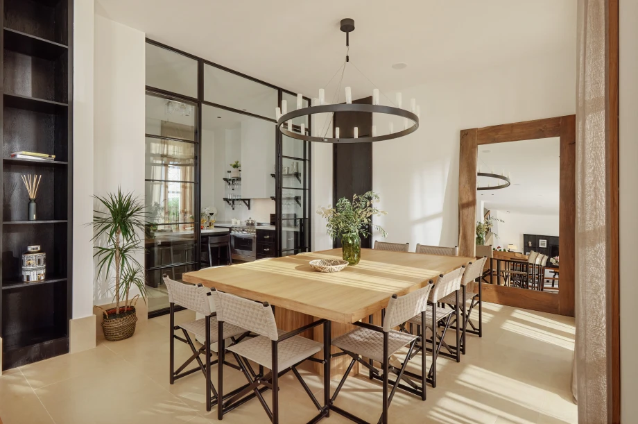 Elegant Dining Room Setting at Villa Gran Palacio